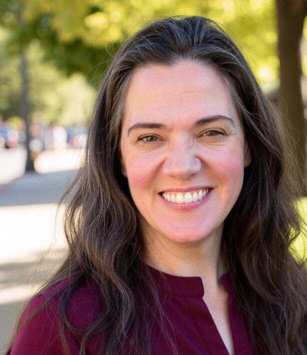 Maroon shirt Alicia Photo of Alicia McMahon, professional organizer, smiling